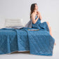 📢❄️ PROMO FLASH 50% ! Couette d'Été Rafraîchissante – Tissu Respirant, Lavable en Machine, Ultra-Douce, Design Bicolore Réversible, 8 Coloris, Idéale Nuits d'Été 💤