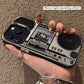 📻📱 Coque Téléphone Boombox Rétro en TPU – Design Cassette Années 80, Texture 3D en Relief et Rebords Surélevés Anti-Rayures