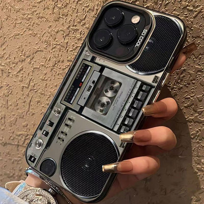 📻📱 Coque Téléphone Boombox Rétro en TPU – Design Cassette Années 80, Texture 3D en Relief et Rebords Surélevés Anti-Rayures