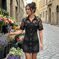 ☀️🌴🍹 OFFRE LIMITÉE 50% DE RÉDUCTION! Mini Robe en Jean Dentelle Transparente Légère – Tissu Transparent Qui Garde Au Frais, Facile à Ranger – Indispensable pour les Vacances à la Plage, les Croisières ou la Détente au Bord de la Piscine 🏖️🩱