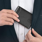 📢💳 PROMO FLASH 58% ! Portefeuille Minimaliste Homme avec Blocage RFID – Cuir Carbone, 11 Emplacements, Clip Acier Inox, Ultra-Slim, Idéal Voyage & Quotidien ✨