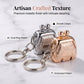 👛✂️🔑 OFFRE LIMITÉE 1 ACHETÉ = 1 OFFERT! Porte-Clés Coupe-ongles Pliable en Forme de Porte-Monnaie – Design Élégant, Compact & Léger, Toujours à Portée de Main – Parfait pour les Retouches Quotidiennes au Bureau, au Café ou en Déplacement 🌸👜