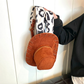 👛🌟 OFFRE LIMITÉE 50% DE RÉDUCTION! 🤠Sac à dos original en forme de chapeau de cowboy – Forme amusante & grand volume – Faites tourner les têtes où que vous alliez.