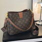 ✨💼 -50% ! 👜Sac Seau Chic Femme – Monogramme Vintage, PU & Bandoulière Réglable.