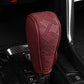 🚘✨ -50% ! 🪡 Cache Pommeau de Levier de Vitesse Respirant Universel – Cuir PU & Éponge, Perforation Laser & Protection Tri-Couche.