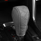 🚘✨ -50% ! 🪡 Cache Pommeau de Levier de Vitesse Respirant Universel – Cuir PU & Éponge, Perforation Laser & Protection Tri-Couche.