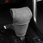 🚘✨ -50% ! 🪡 Cache Pommeau de Levier de Vitesse Respirant Universel – Cuir PU & Éponge, Perforation Laser & Protection Tri-Couche.